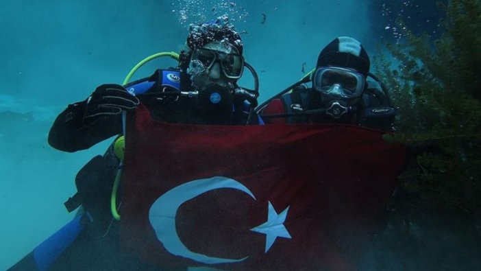 Türk Polis Teşkilatının 176. yılı Gökpınar Gölü'nde Türk bayraklı dalışla kutlandı