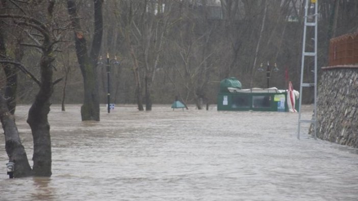 Bartın'da sağanak taşkına neden oldu