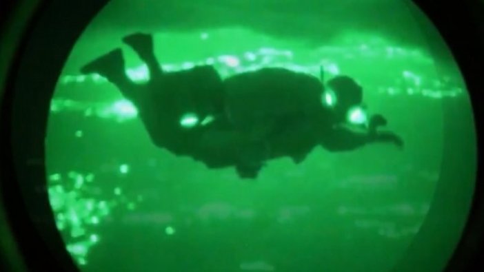 Özel Kuvvetler'den gece şartlarında paraşütle sızma atlayışı