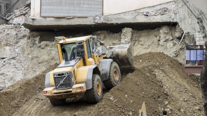 Açelya Apartmanı'nın kontrollü yıkım çalışmaları devam ediyor