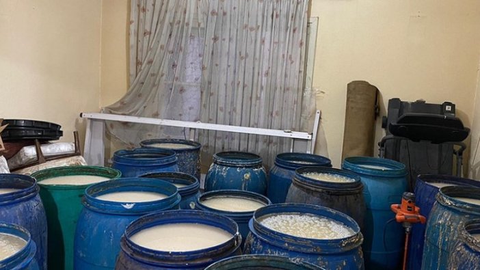 Adana'da 8 bin 200 litre ve 135 şişe sahte içki ele geçirildi