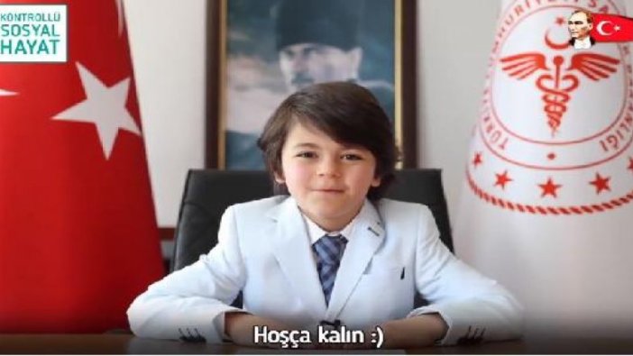 Koca'nın koltuğuna oturan öğrenciden 'aşı' çağrısı