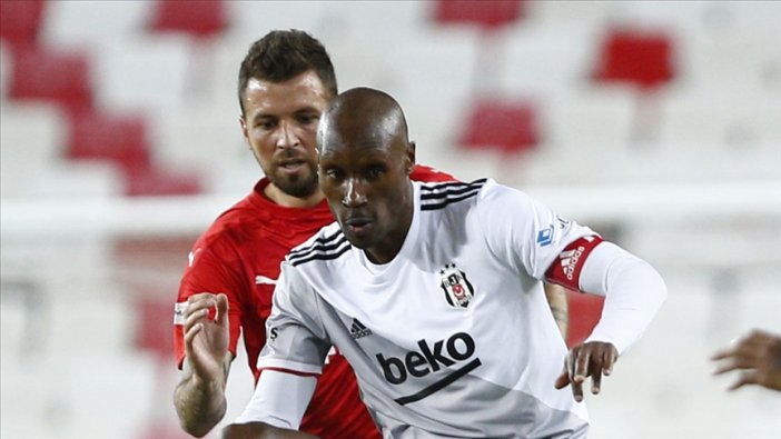 Beşiktaş'ta Atiba Hutchinson, Kayserispor maçının kadrosundan çıkarıldı