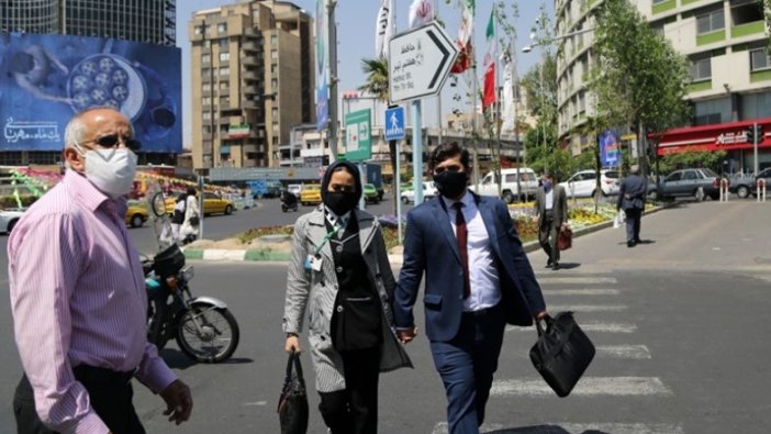 İran'da son 24 saatte 454 kişi koronadan hayatını kaybetti