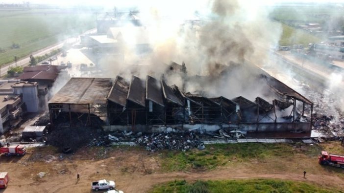 Osmaniye'de geri dönüşüm fabrikasının deposunda çıkan yangın kontrol altına alındı