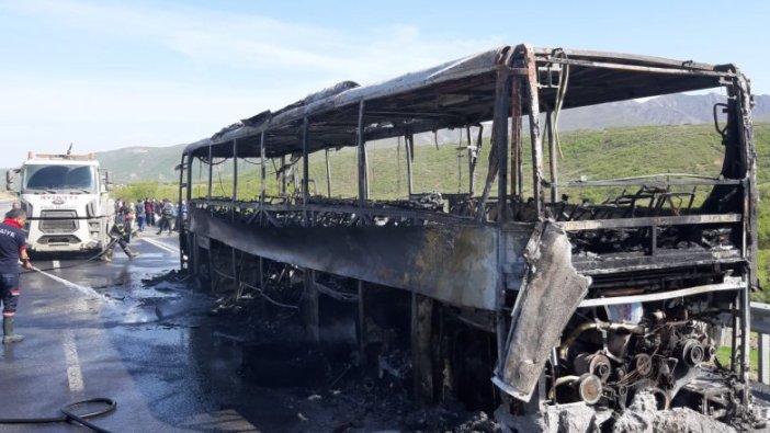 Otobüs hareket halindeyken alev aldı