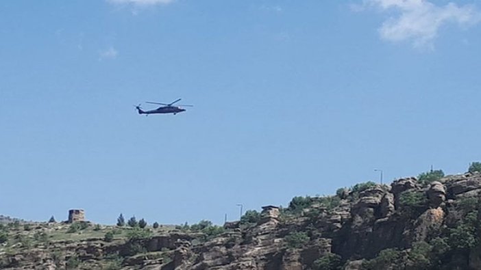 Sınırın sıfır noktasında uçak ve helikopter hareketliliği