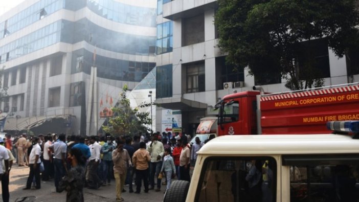 Hindistan'da hastanede çıkan yangında 18 Kovid-19 hastası hayatını kaybetti