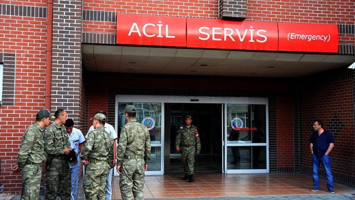 Askeri birliğe yıldırım düştü