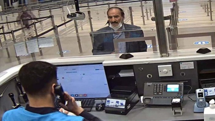 Sahte pasaportla 25. girişinde yakalandı