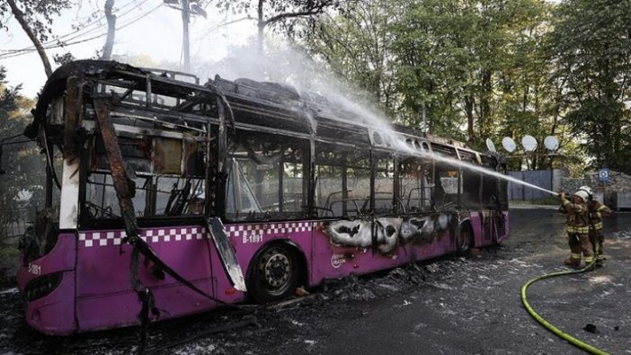 Sarıyer'de park halindeki otobüs alev alev yandı
