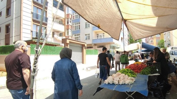 İstanbul'da pazar yerleri Kovid-19 tedbirlerine uyularak açıldı