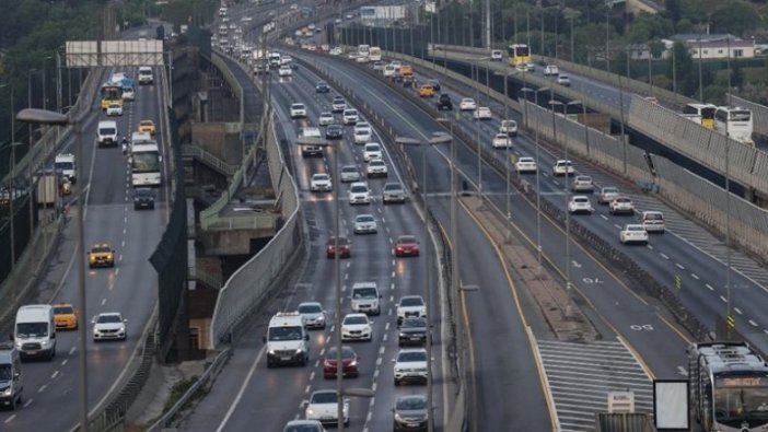 İstanbul'da 'tam kapanma'neminin sona ermesiyle trafik yoğunluğu arttı