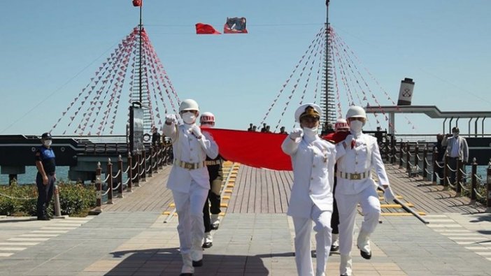 Atatürk'ü temsil eden bayrak Samsun'da karaya çıkarıldı