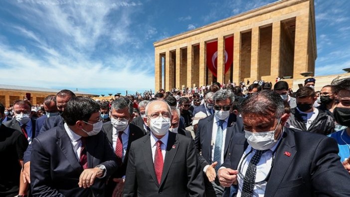 CHP Genel Başkanı Kılıçdaroğlu gençlerle Anıtkabir'i ziyaret etti