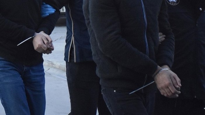 İzmir'de hücre evlerine düzenlenen operasyonda 35 FETÖ şüphelisi yakalandı