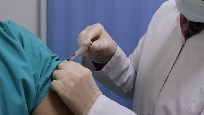 Yaklaşık 300 bin turizm çalışanına Kovid-19 aşısı uygulandı