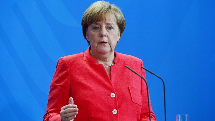 Merkel: "Türkiye ile diyaloğumuzu sürdürmek zorundayız"