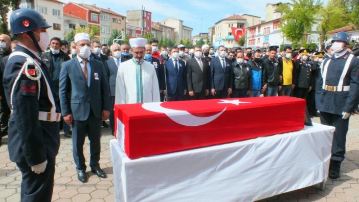 Şehit teğmen son yolculuğuna uğurlandı