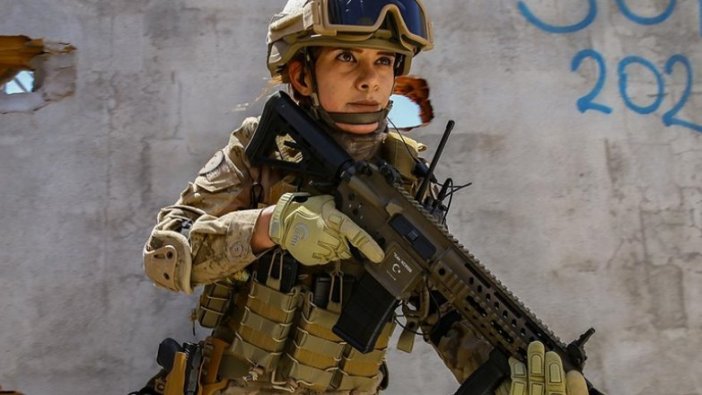 Yerleşim birimlerindeki terör operasyonları için eğitim alan ilk kadın astsubay göreve hazır