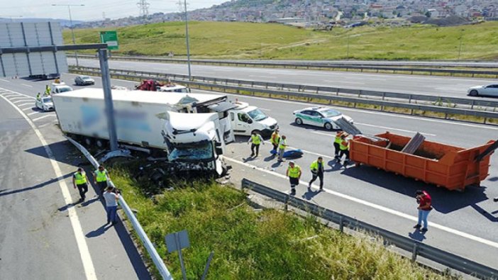 Kuzey Marmara Otoyolu'nda TIR bariyerlere girdi