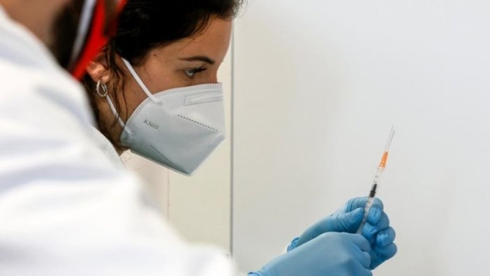 Kovid-19 aşısı için 40 yaş ve üstü vatandaşlara randevu verilmeye başlandı