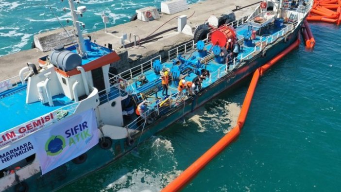 Bakan Kurum, Marmara Denizi'nden 11 günde 4 bin 202 metreküp müsilaj temizlendiğini bildirdi