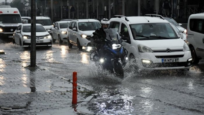 Bursa'da sağanak etkili oldu