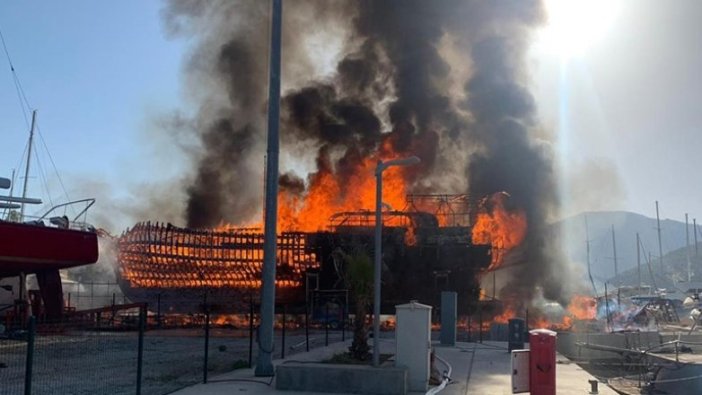 Marmaris'te çekek yerindeki 4 yat yandı
