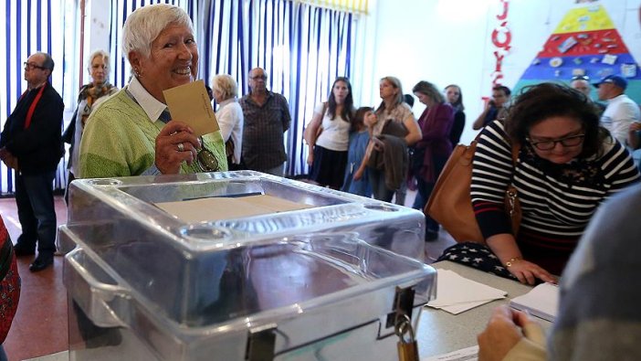 Fransa'da seçime katılım oranı yüzde 40,75 oldu