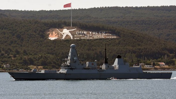 Çanakkale Boğazı'ndan peş peşe geçtiler