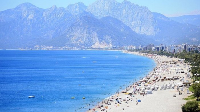 Turizm merkezlerinde normalleşme sürecinin ilk kısıtlamasız pazar gününde sahillerde yoğunluk oluştu