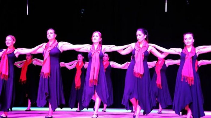 Küçük sanatçılardan büyüleyen performans