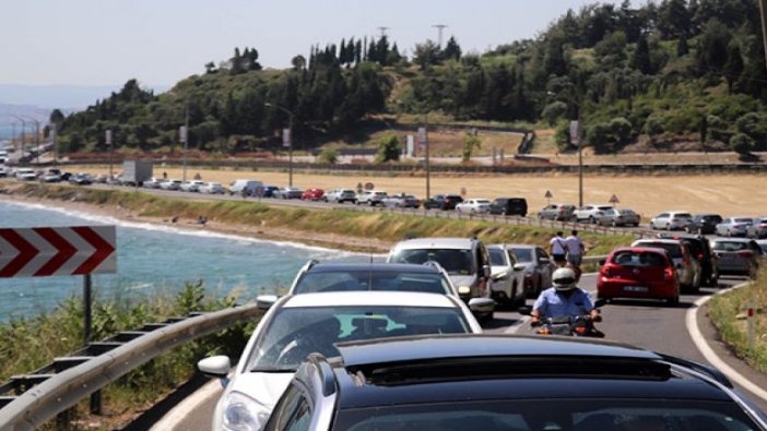 Çanakkale'de feribot iskelelerinde yoğunluk