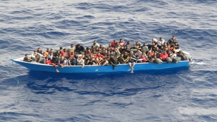 Akdeniz'deki 80 göçmen TCG Gediz Fırkateyni ile kurtarıldı