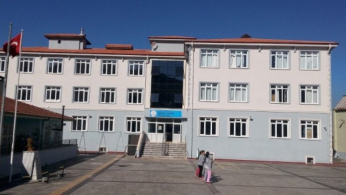 Ortaokula spor salonu soyunma odası yapılacak