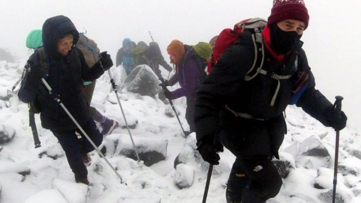 Temmuz’da Ağrı Dağı’nda tipiye yakalandılar