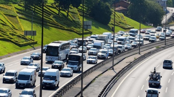 İstanbul'da bayram tatilinin sona ermesiyle trafikte yoğunluk arttı