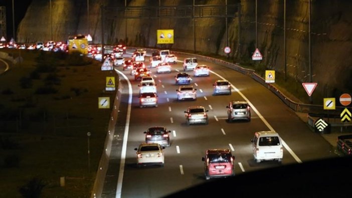 Bolu Dağı Tüneli'nden bayram tatilinde yaklaşık 865 bin araç geçti