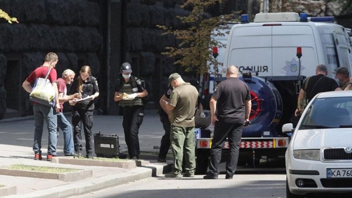 Ukrayna'da el bombasıyla hükümet binasına giren kişi yakalandı