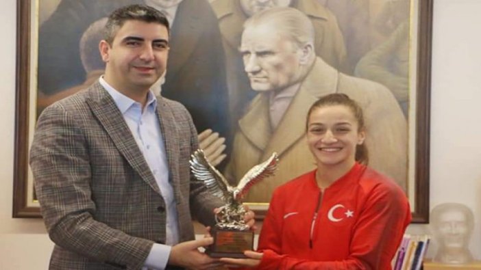 “Kartalımızın gururu olimpiyatlarda gümüş madalya kazandı”