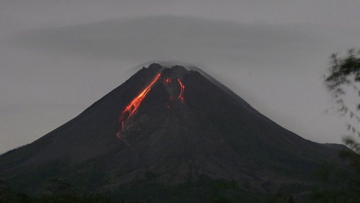 Endonezya'daki Merapi Yanardağı'nda volkanik hareketlilik