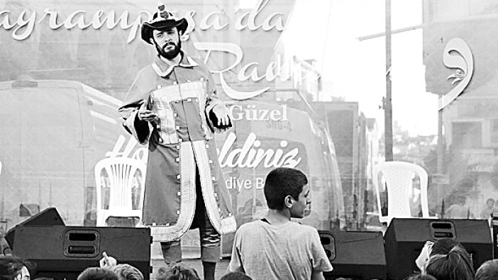 Hacivat-Karagöz oyunu çocuklar için sahnelendi