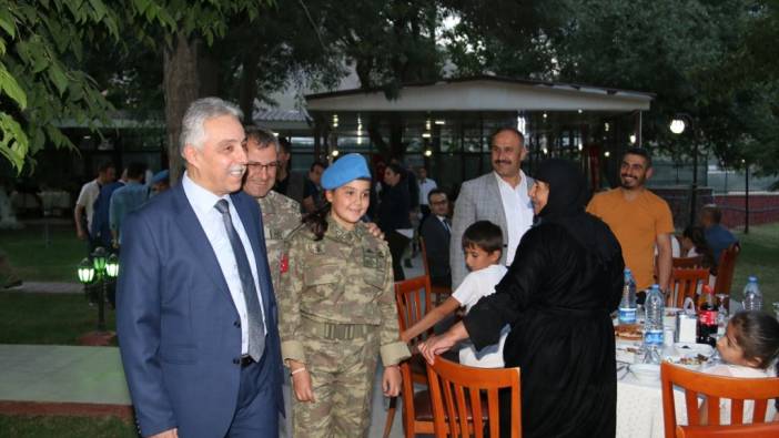 Hakkari'deki Mehmetçikten şehit ve gazi ailelerine iftar yemeği