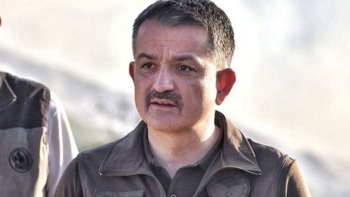 Bakan Pakdemirli: Hem havadan hem karadan müdahaleyle 16 günde 297 yangını kontrol altına aldık