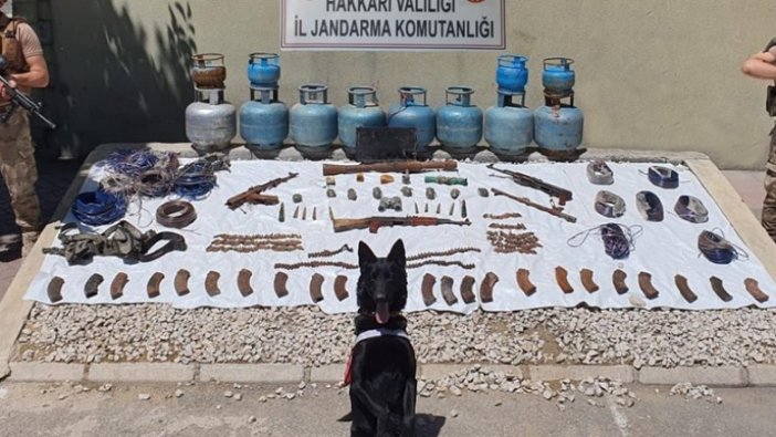 Hakkari kırsalında PKK'lı teröristlere ait silah, patlayıcı ve mühimmat ele geçirildi