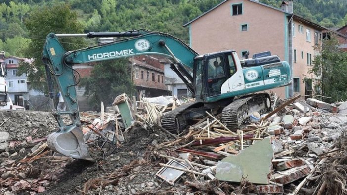 Bartın'da selde ağır hasar gören evlerin yıkımına başlandı