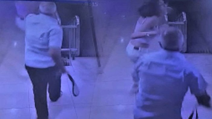 Komşunun çocuğunu kemerle dövdü