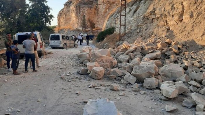 Birecik-Halfeti yolu heyelan nedeniyle trafiğe kapandı