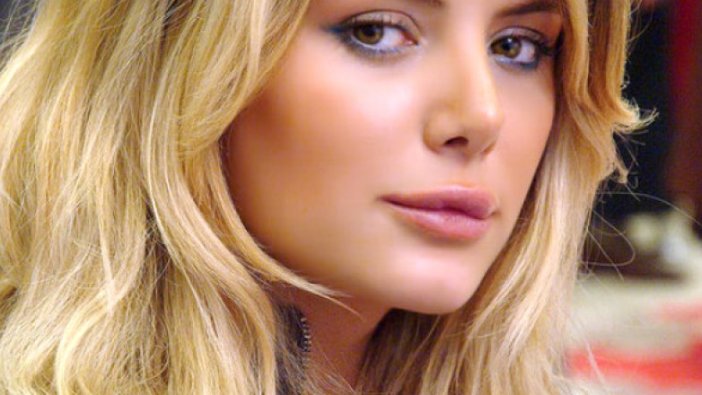 Oyuncu ve Manken Aysun Kayacı sessiz sedasız Türkiye'ye döndü